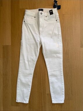 Abercrombie & Fitch White High-Rise Skinny Jeans